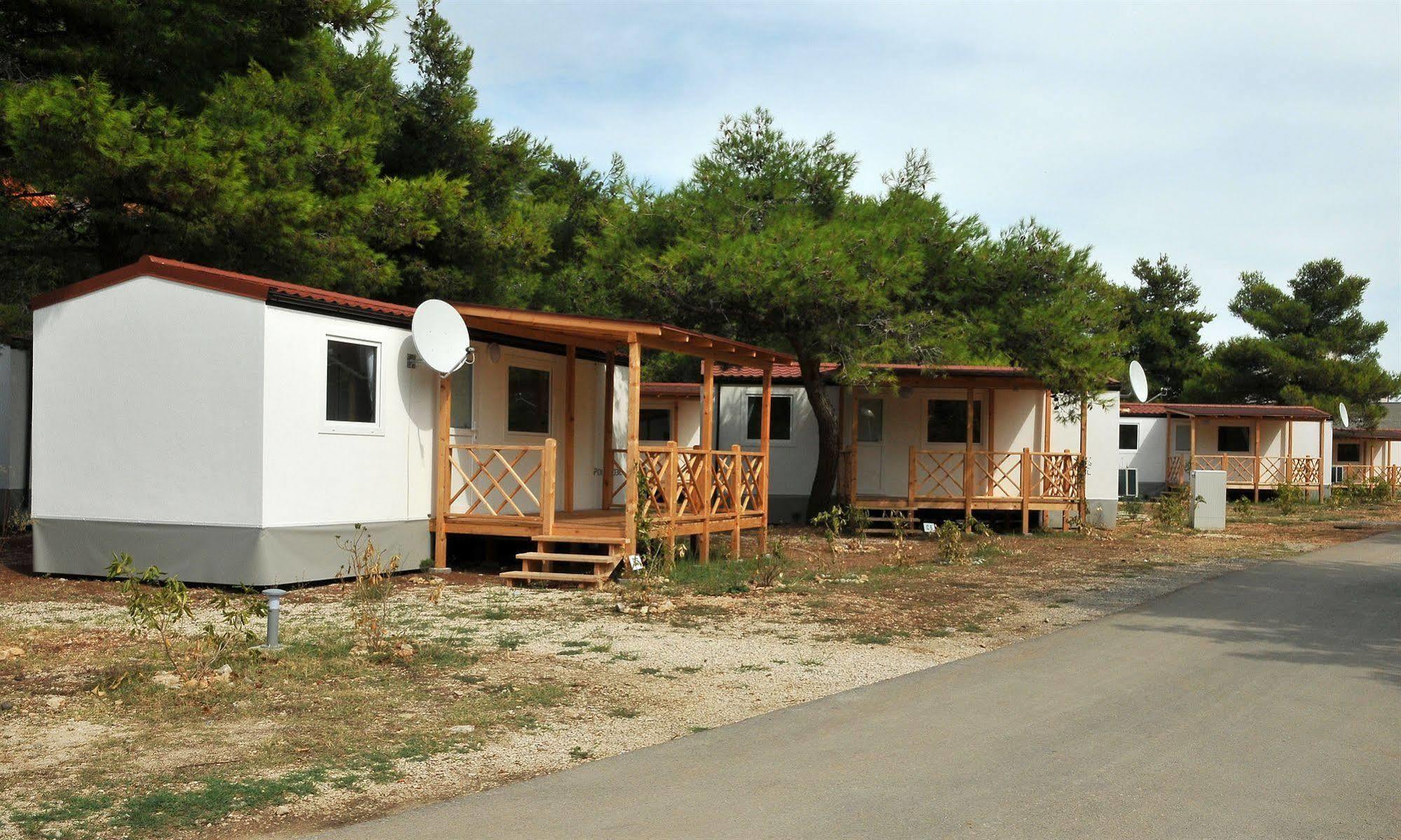 Camp Perna Hotel Kuciste Exterior foto